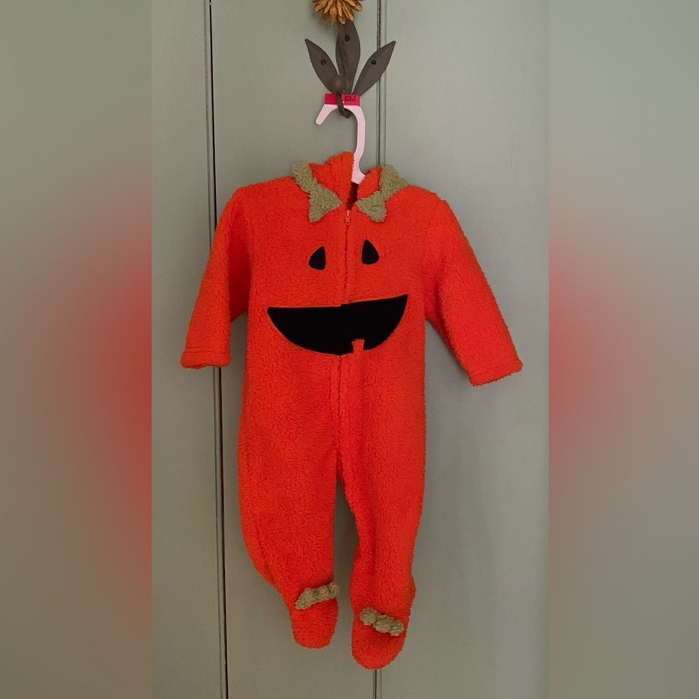 Pumpkin Costume NWOT
6 month